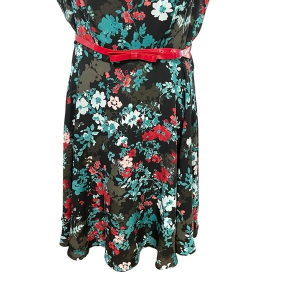 ELLE Aqua Floral
Print Pleated Fit & Flare Dress
Size M - Picture 7 of 14